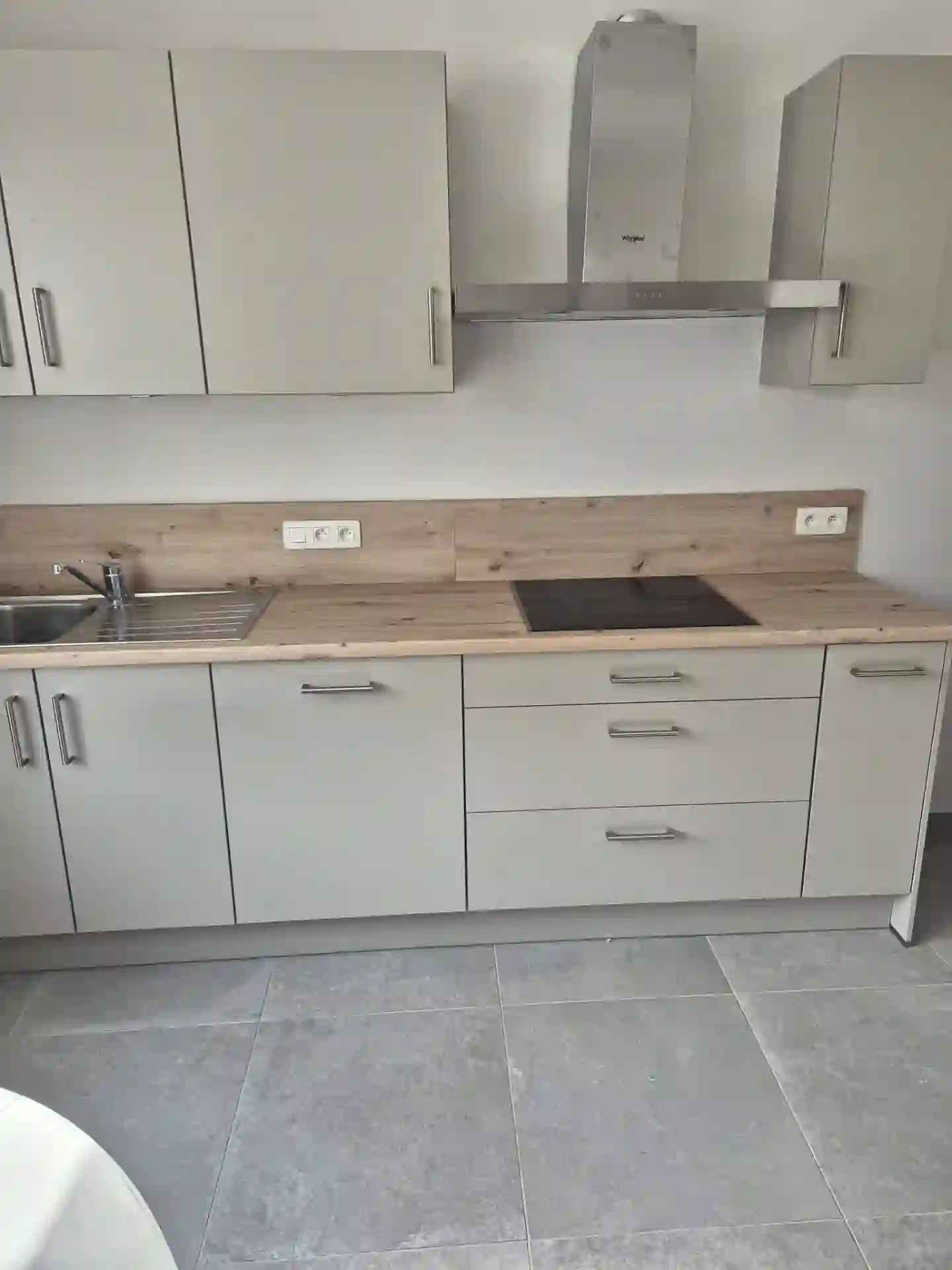 Installation électrique complète dans cuisine équipée d'une nouvelle construction à Soignies