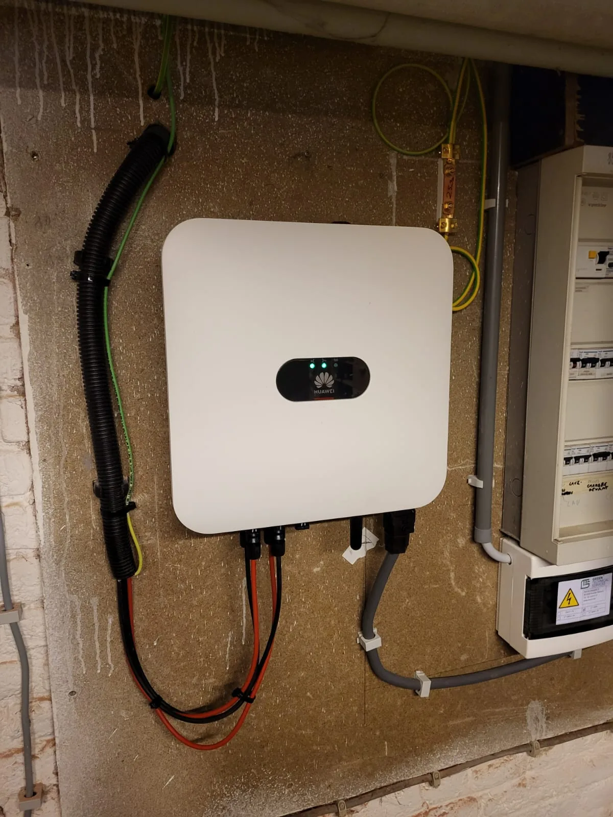 Borne de recharge véhicule électrique posée dans le Hainaut