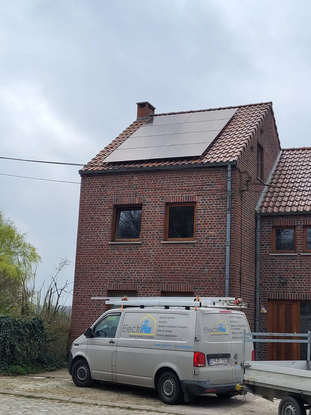 Installation de panneaux solaires sur toiture dans le Hainaut