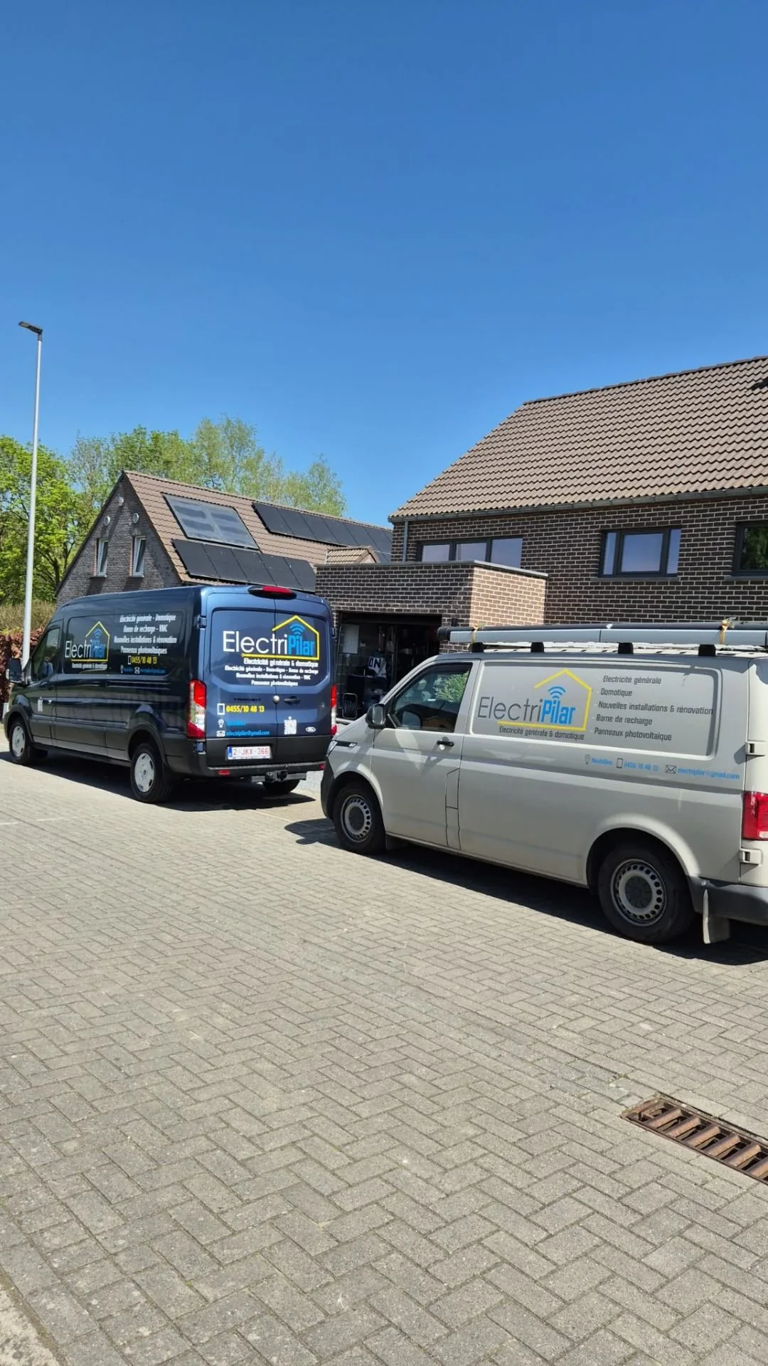 Véhicules professionnels ElectriPilar prêts à intervenir dans le Hainaut
