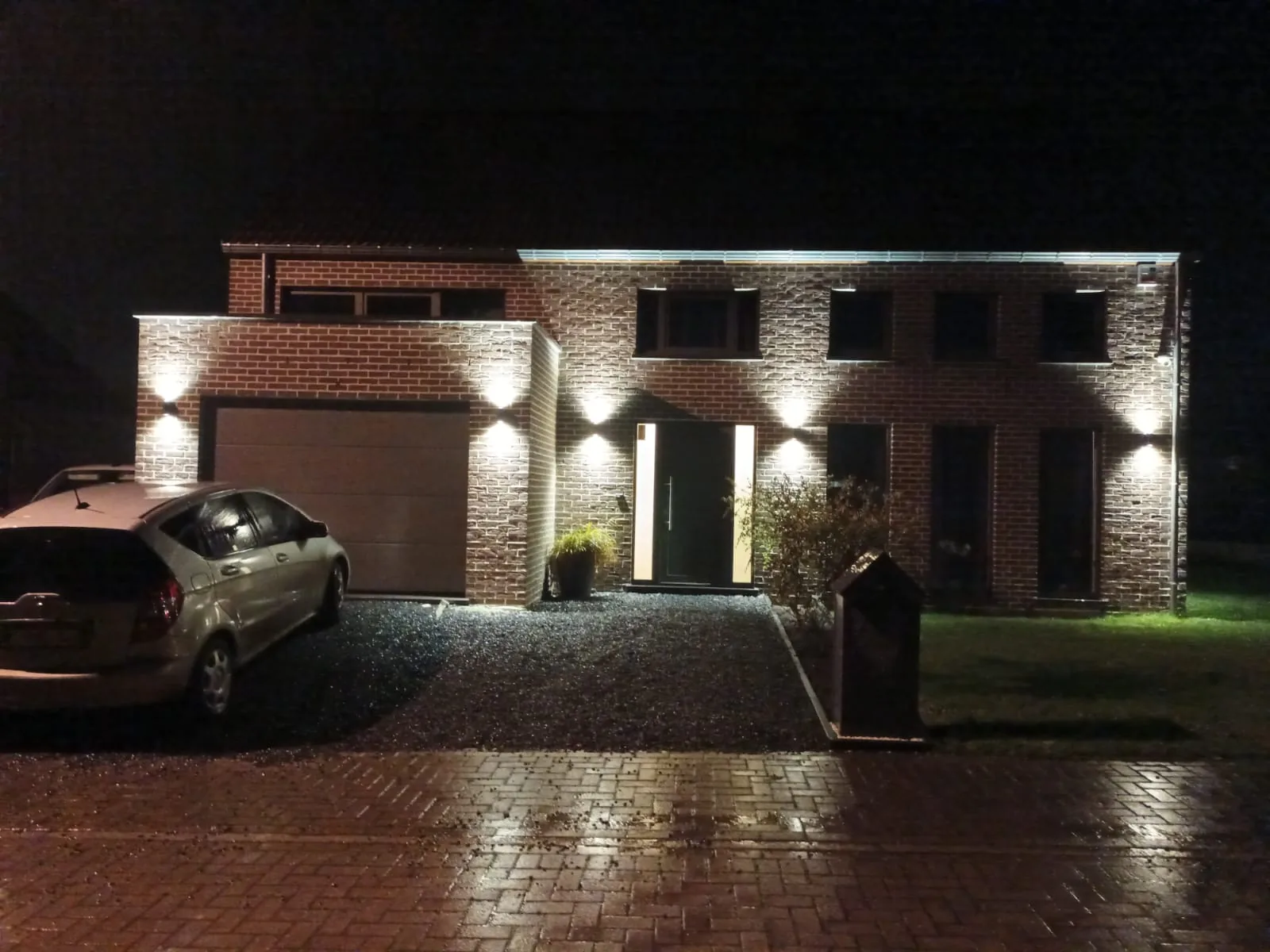 Installation de luminaires extérieurs par ElectriPilar